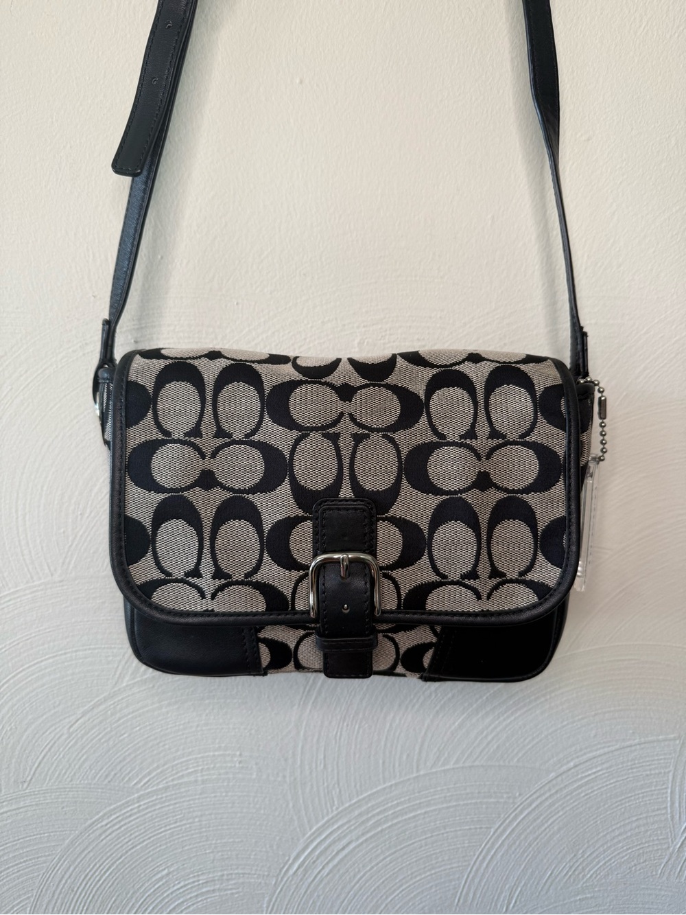 COACH Hadley Signature Field Crossbody w/ Y2K Lucite Hang Tag 🩵
